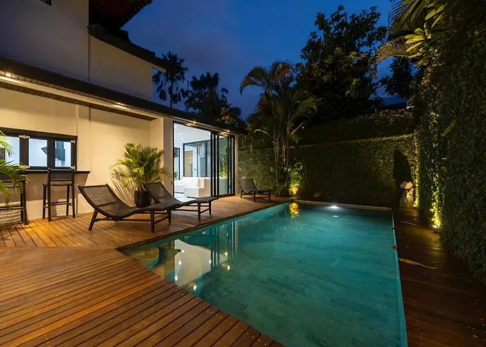 La - Luxury 4 Bedroom Pool Villa Seminyak