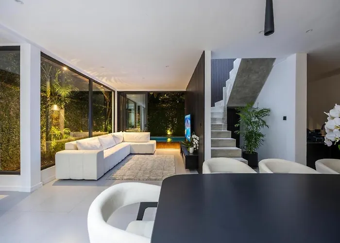 La - Luxury 4 Bedroom Pool Villa