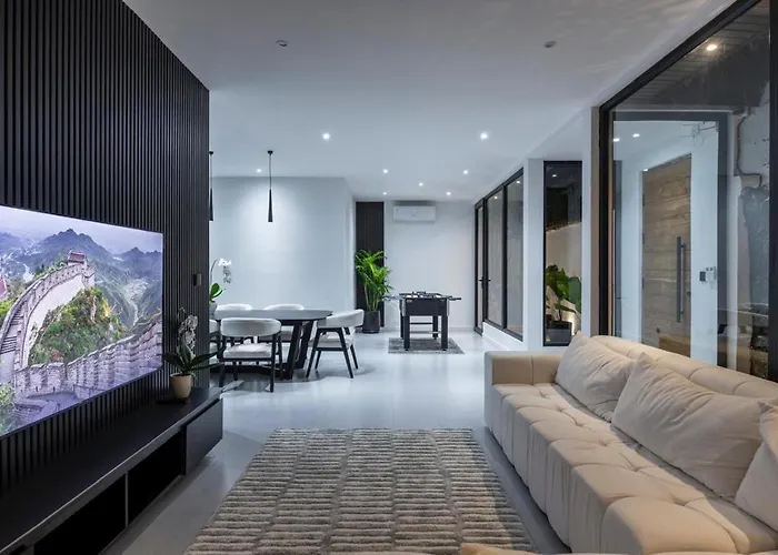 La - Luxury 4 Bedroom Pool Villa *
