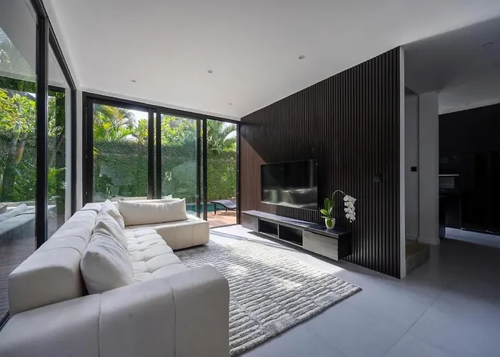Villa La - Luxury 4 Bedroom Pool Seminyak