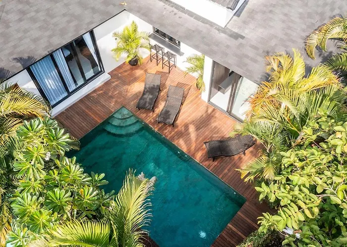 La - Luxury 4 Bedroom Pool Villa Seminyak