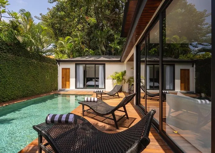 La - Luxury 4 Bedroom Pool Villa Seminyak