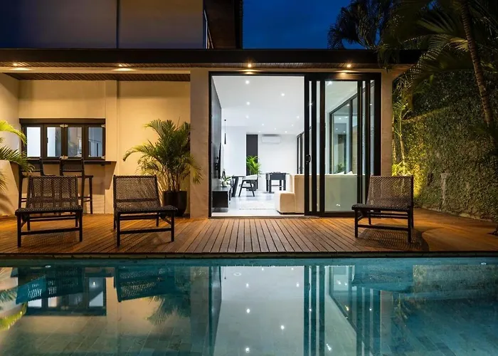 La - Luxury 4 Bedroom Pool *