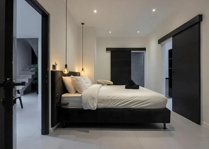 La - Luxury 4 Bedroom Pool Villa Seminyak