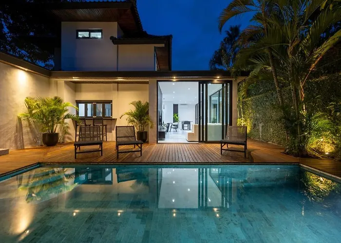 La - Luxury 4 Bedroom Pool