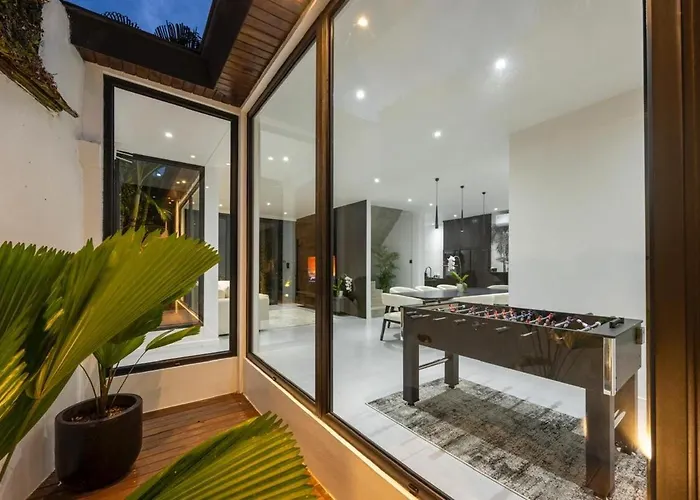 La - Luxury 4 Bedroom Pool *