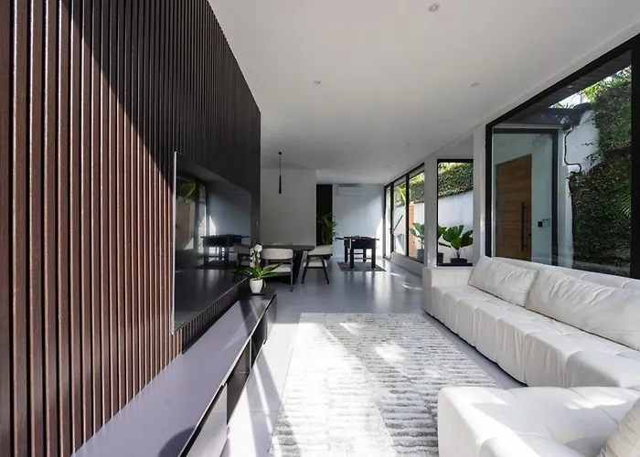 La - Luxury 4 Bedroom Pool Seminyak