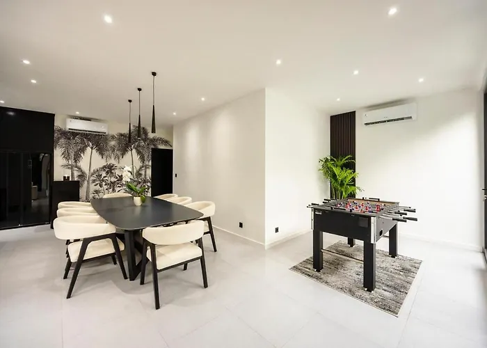 La - Luxury 4 Bedroom Pool Villa