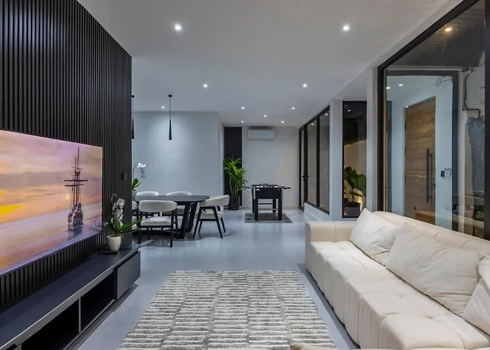 Villa La - Luxury 4 Bedroom Pool *
