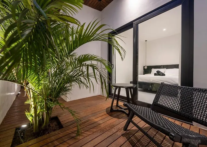 La - Luxury 4 Bedroom Pool