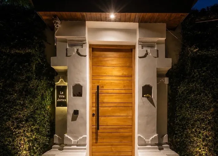 La - Luxury 4 Bedroom Pool Villa Seminyak