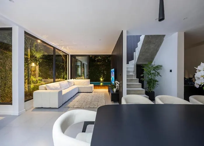 La - Luxury 4 Bedroom Pool *