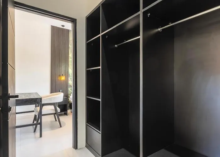 La - Luxury 4 Bedroom Pool Seminyak